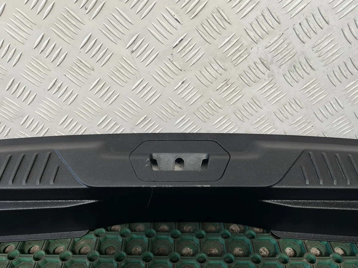 Ford Focus MK4 Kombi Ladekantenschutz image 3