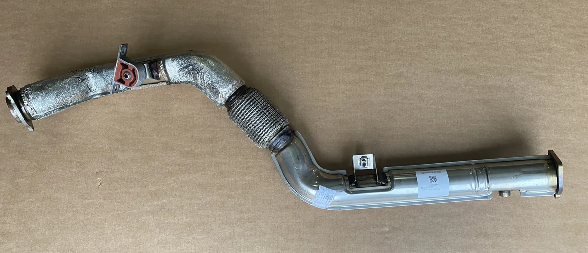 Audi A4 8W Raccord échappement 8W0253300F image 4