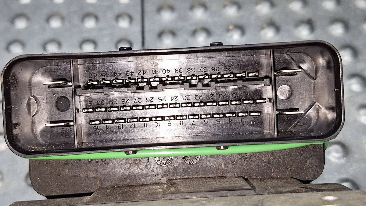 ABS Pump Controller Ford Fiesta Mk7 AV59-2C405-EA image 6