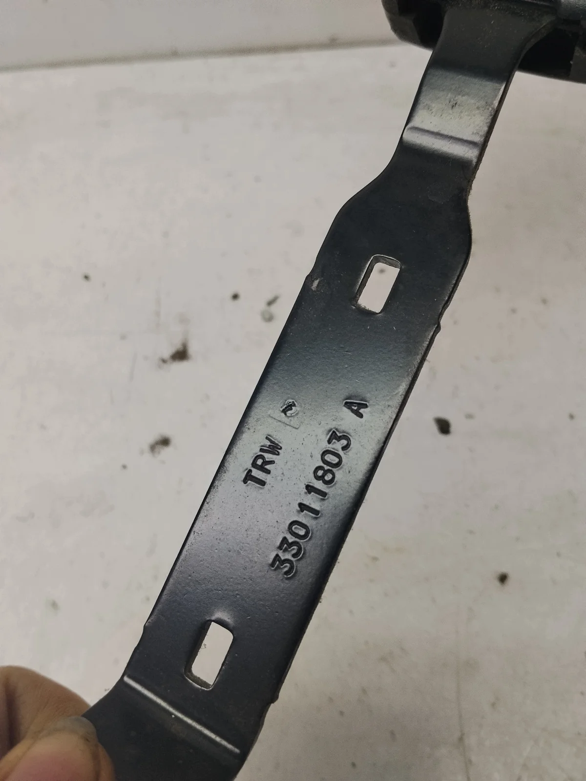 Fabia I 6Y 00-04 turvavyön kiinnike vasen image 4