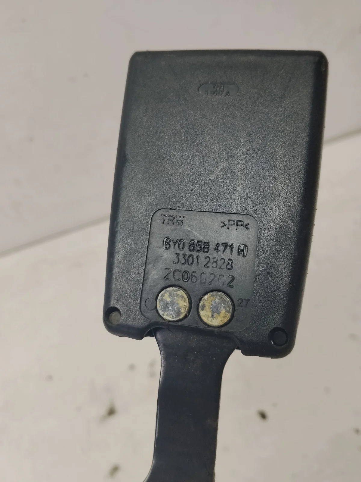 Fabia I 6Y 00-04 turvavyön kiinnike vasen image 5