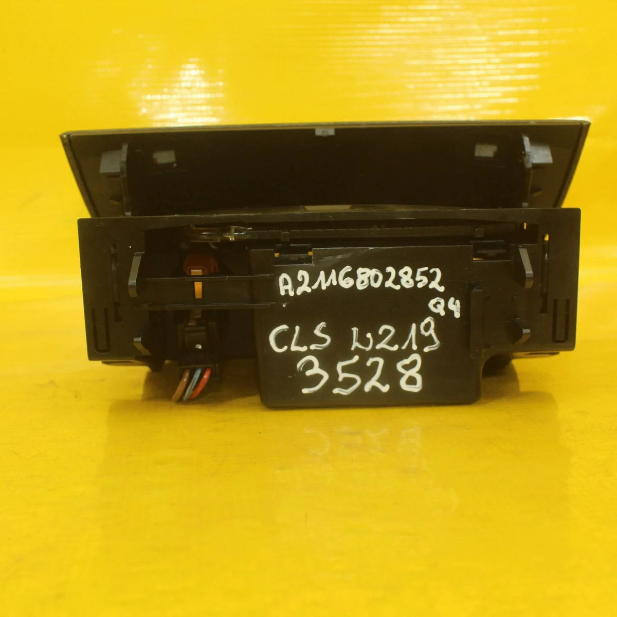 Aschenbecher Mercedes W219 CLS A2116802852 image 6