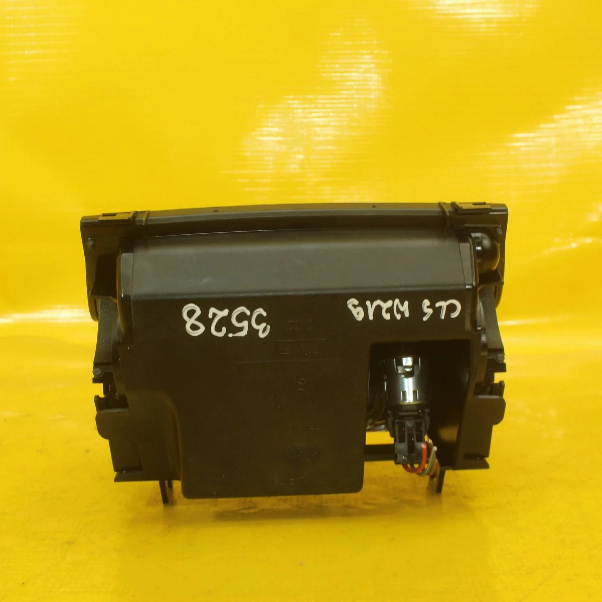 Aschenbecher Mercedes W219 CLS A2116802852 image 9