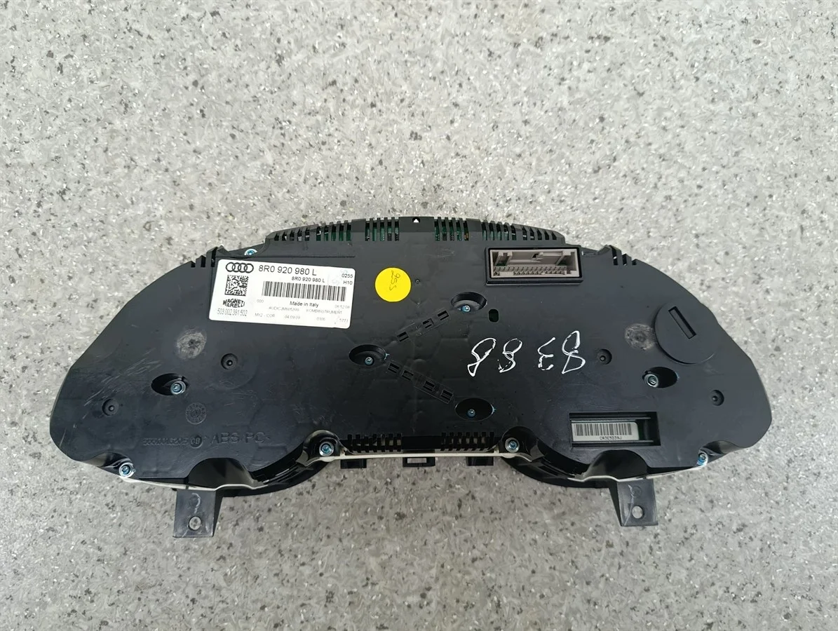 Contachilometri Audi Q5 8R0920980L Usato image 7