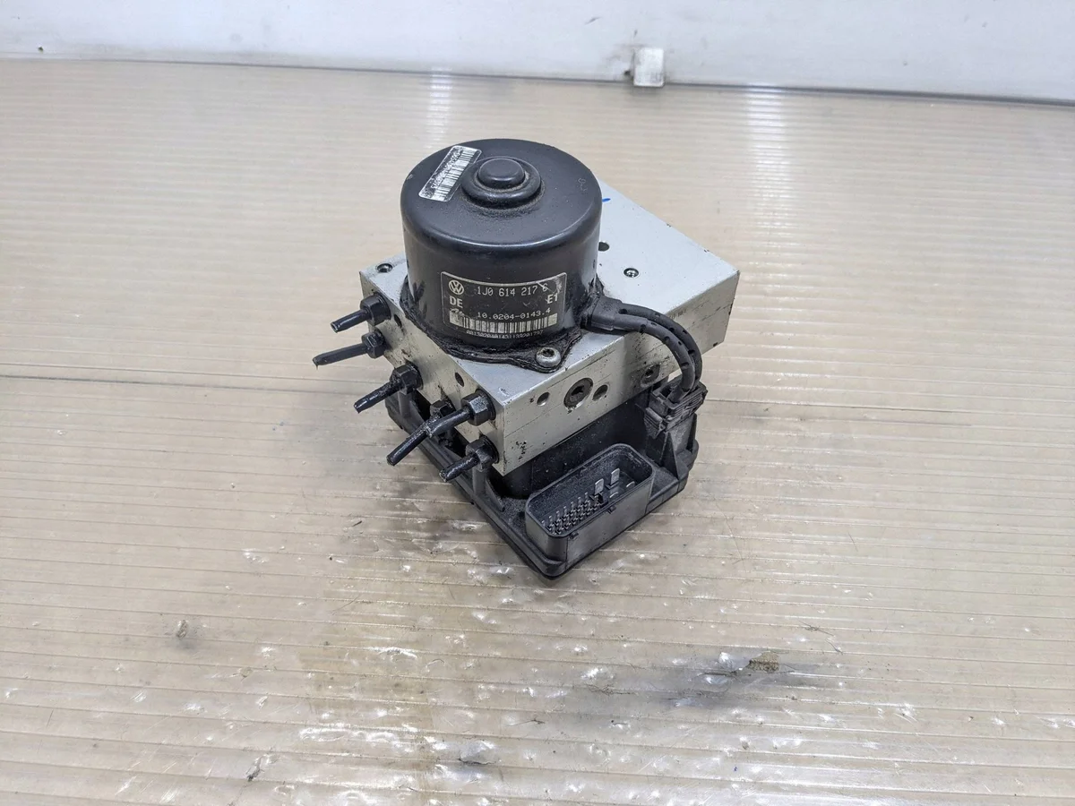 VW Passat B6 ABS Pump 1J0614217