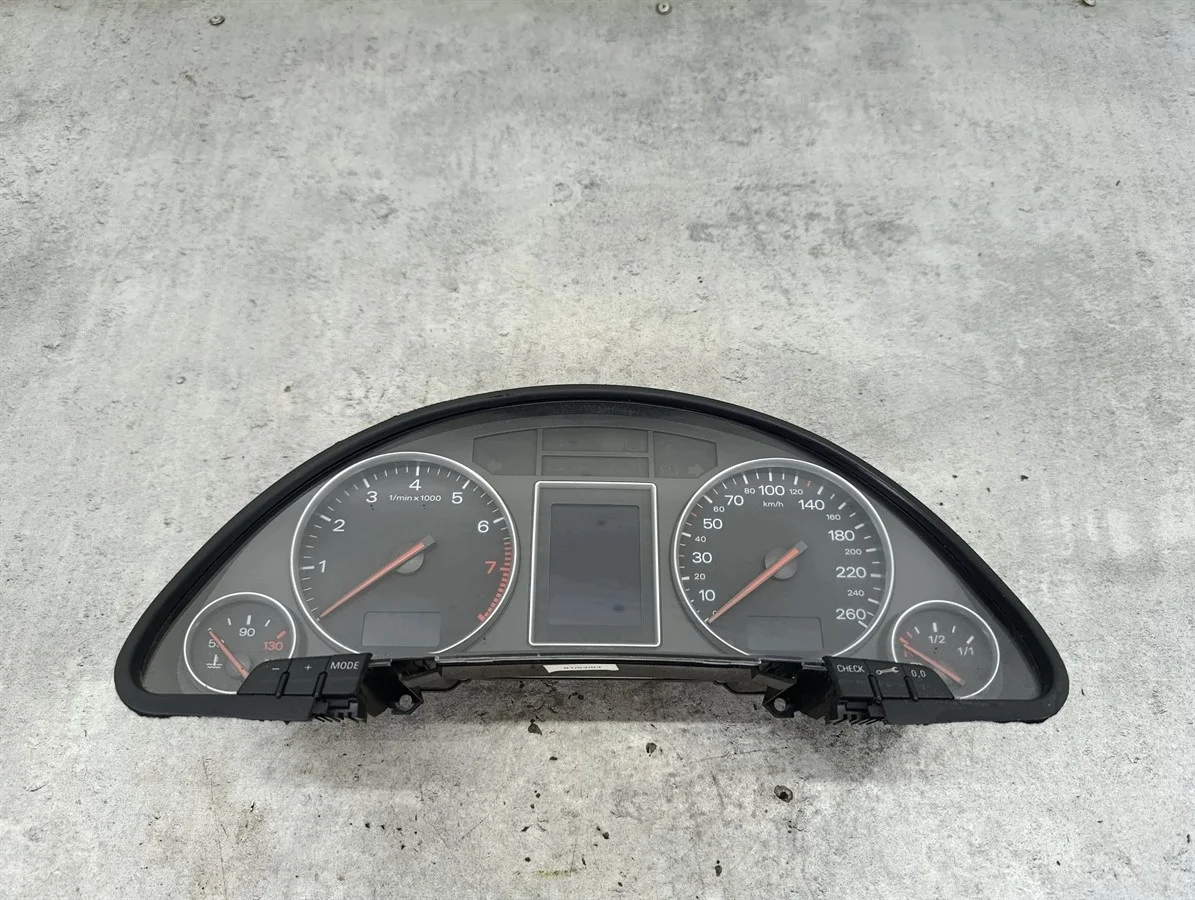 Audi A4 B6 Tacho 8E0920900L 2.0 20V image 3