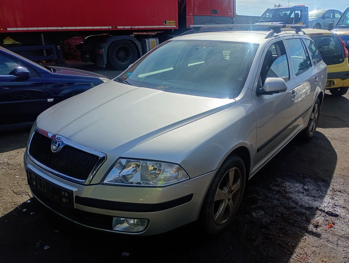 Farol Esquerdo Skoda Octavia 2 II 04-13 Usado image 5
