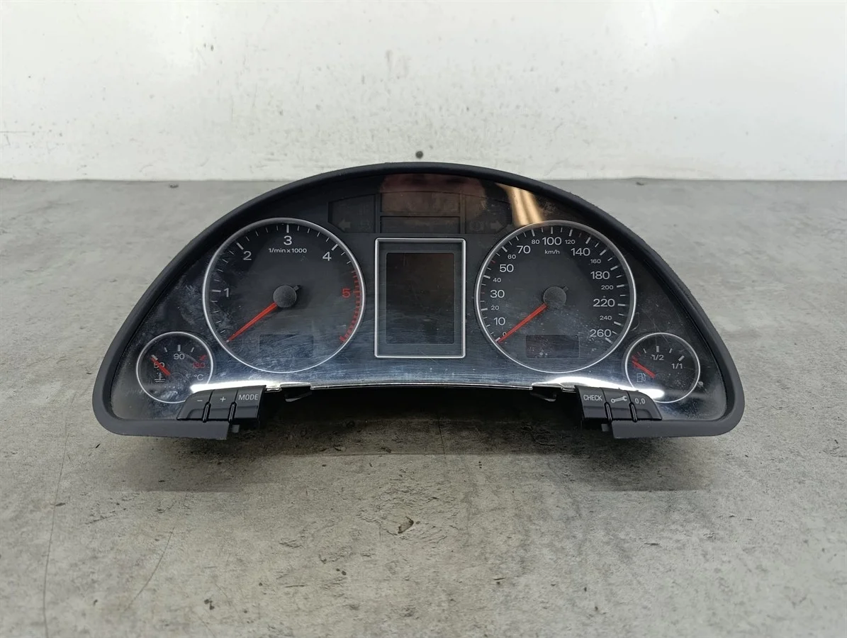 Instrumentbräda Audi A4 B7 2.0 TDI