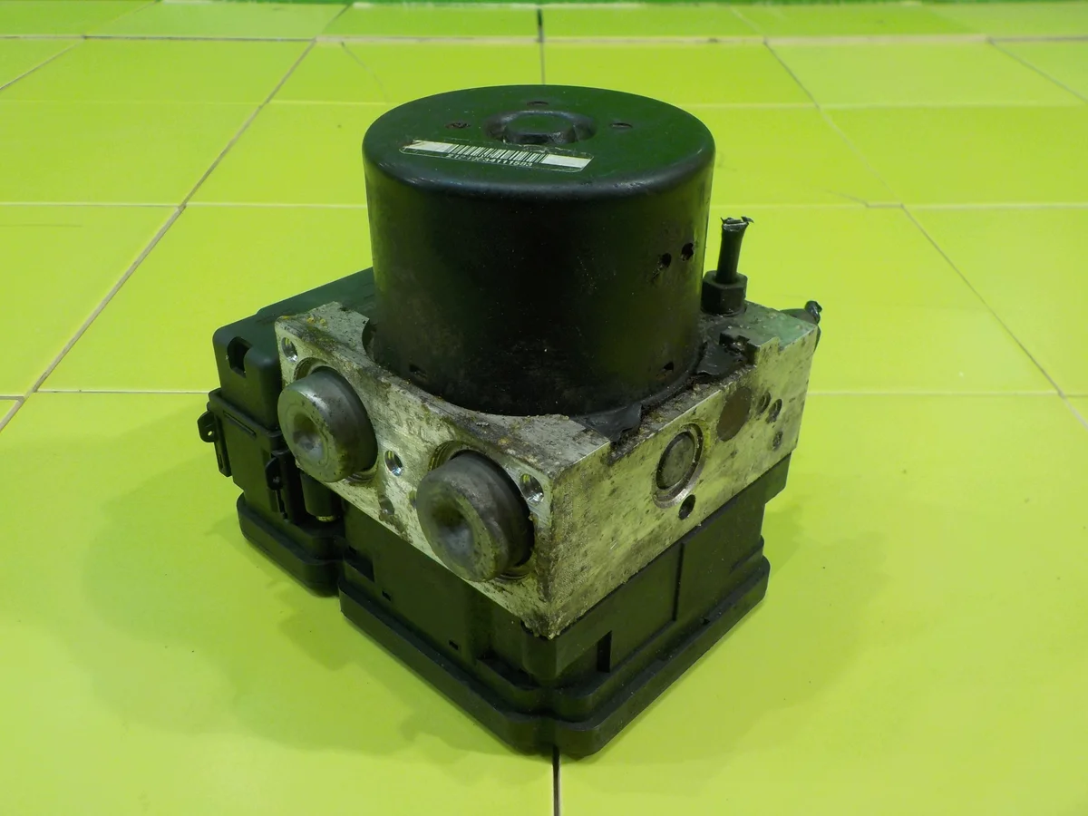 Audi TT 8J 2.0 TFSI ABS Pumpe 8J0614517