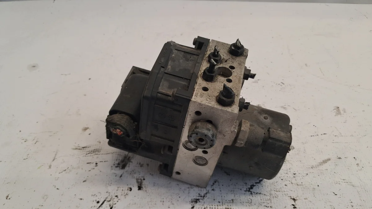 Audi A6 C5 2.4 V6 ABS Pump 0265950055