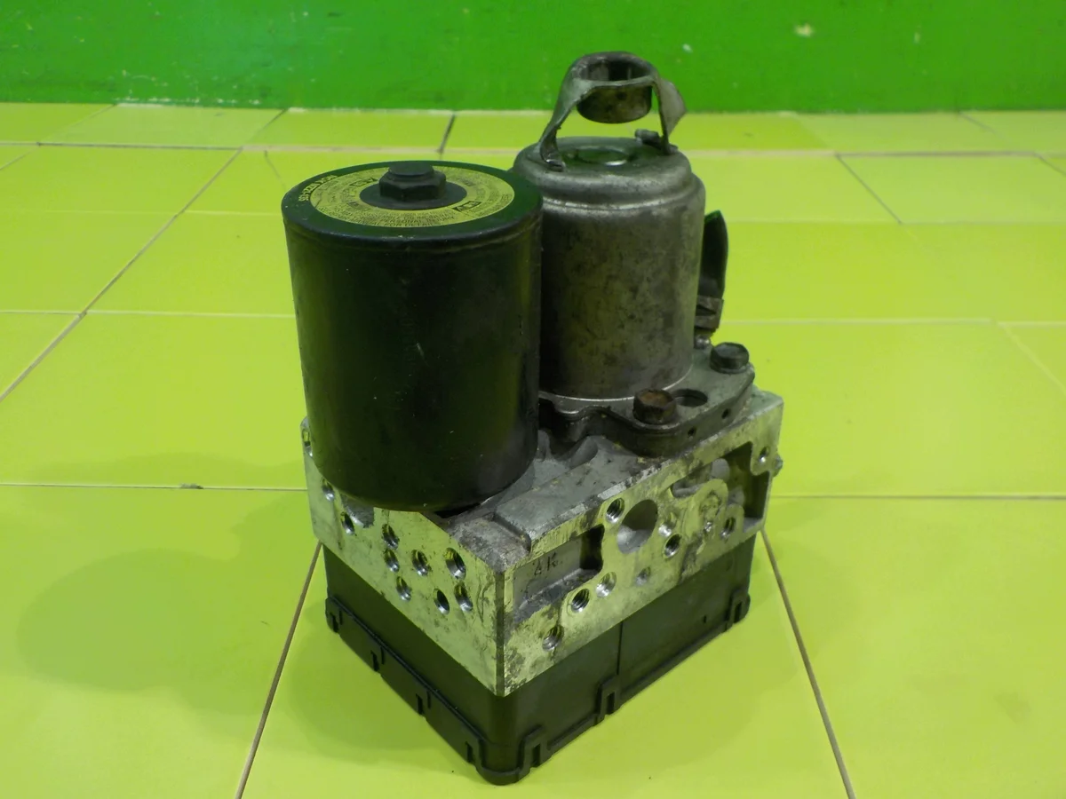 Toyota Prius ABS-pumppu 44510-47050