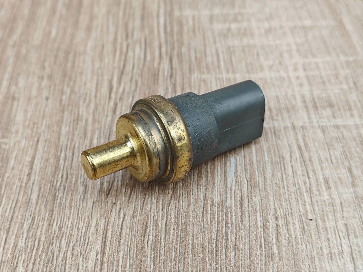 Capteur température liquide A3 8P Golf 5 Passat B6