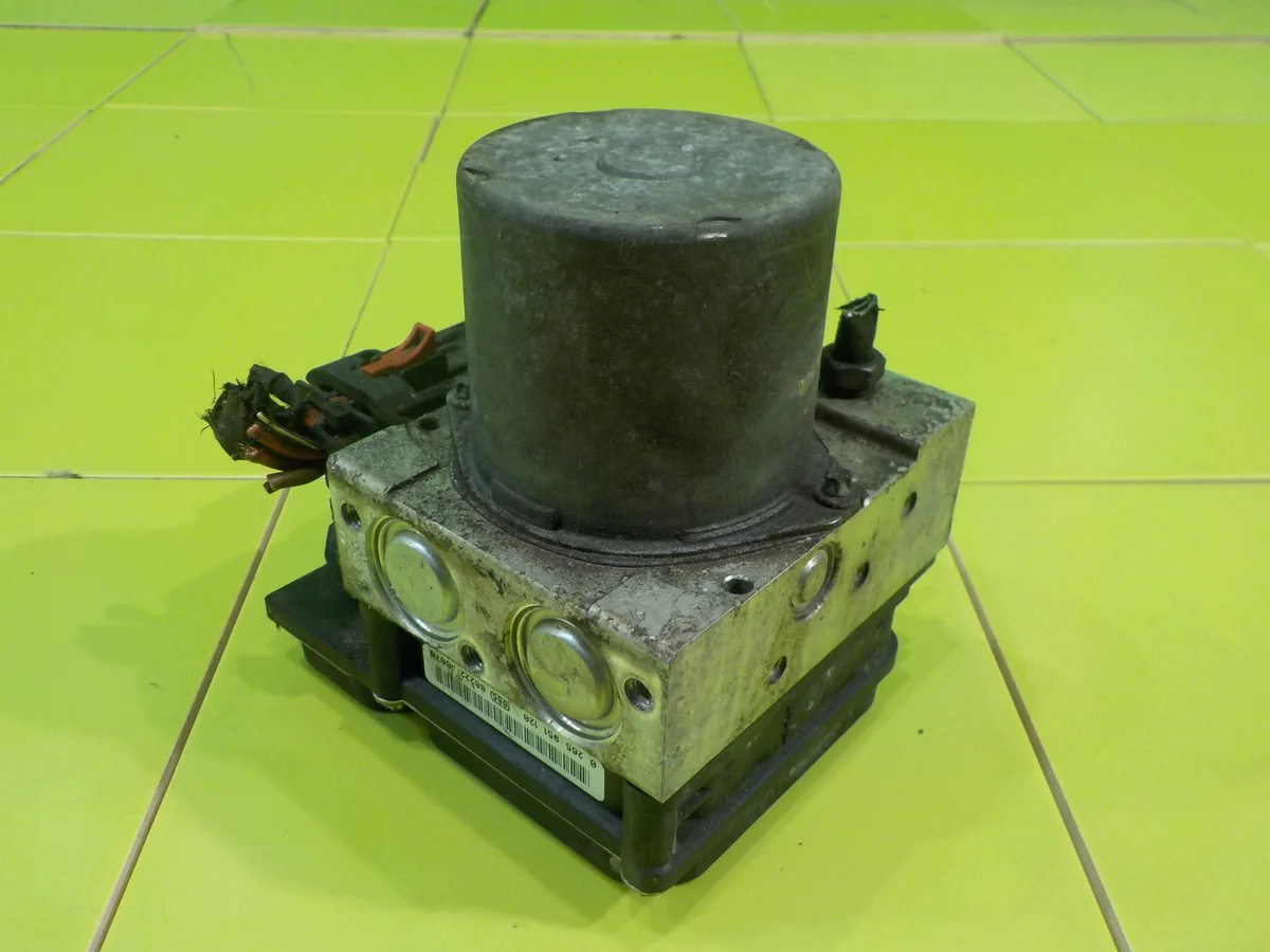 Audi A4 B8 ABS Pump 8K0907379AQ Used