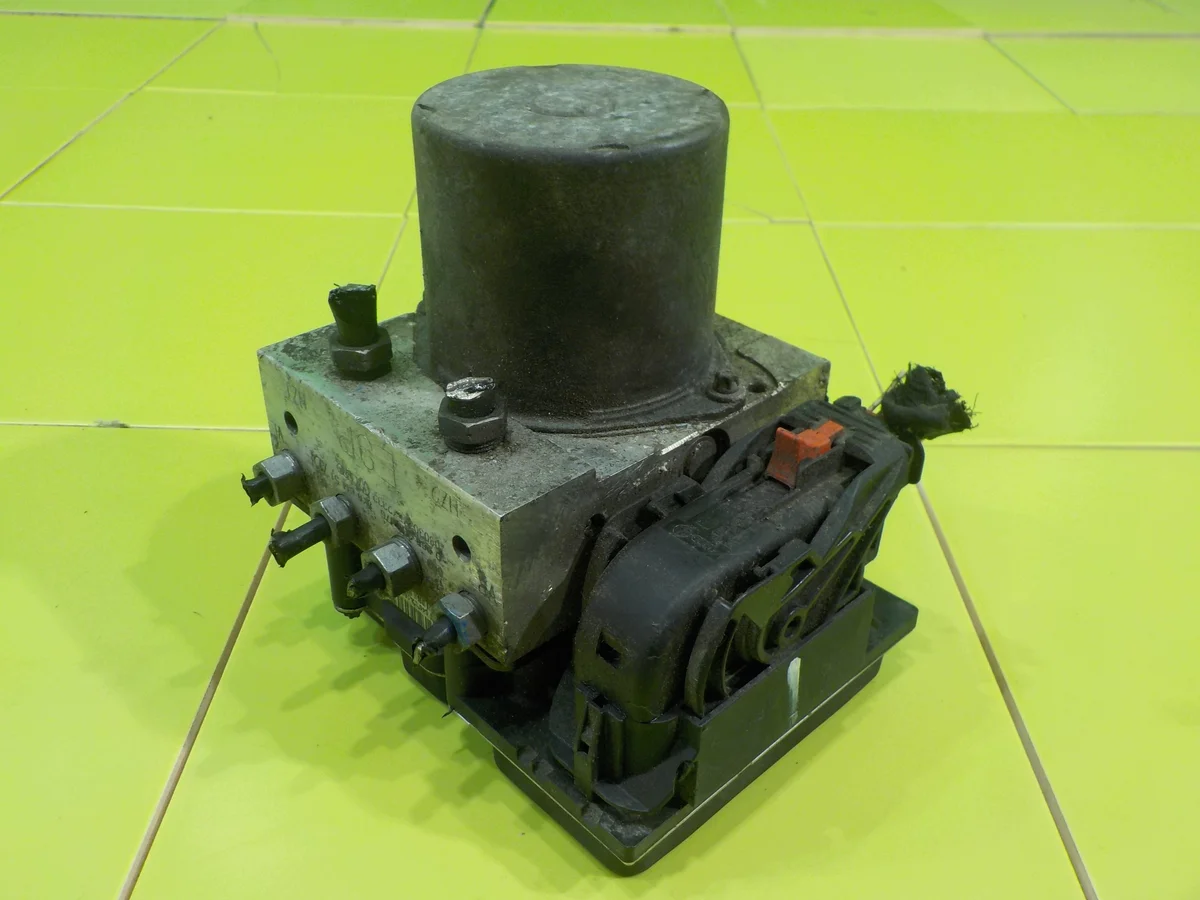 Audi A4 B8 2.0 TDI ABS Pumpe 8K0907379AQ image 3