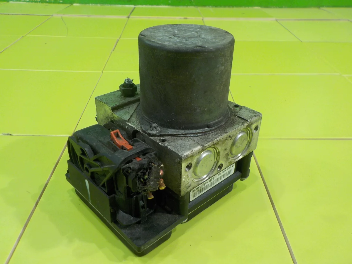 Audi A4 B8 2.0 TDI ABS Pumpe 8K0907379AQ image 4