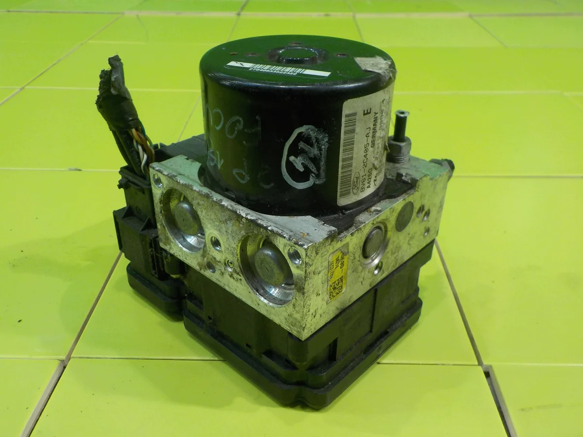 ABS-pumppu Ford Focus Mk3 1.0 B 12r