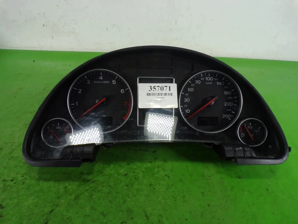 Audi A4 B6 instrumentkluster 8E0920900L