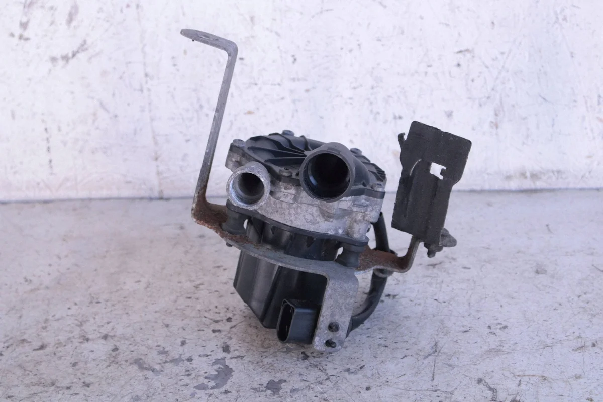 Audi Secondary Air Pump 04E959231A Used