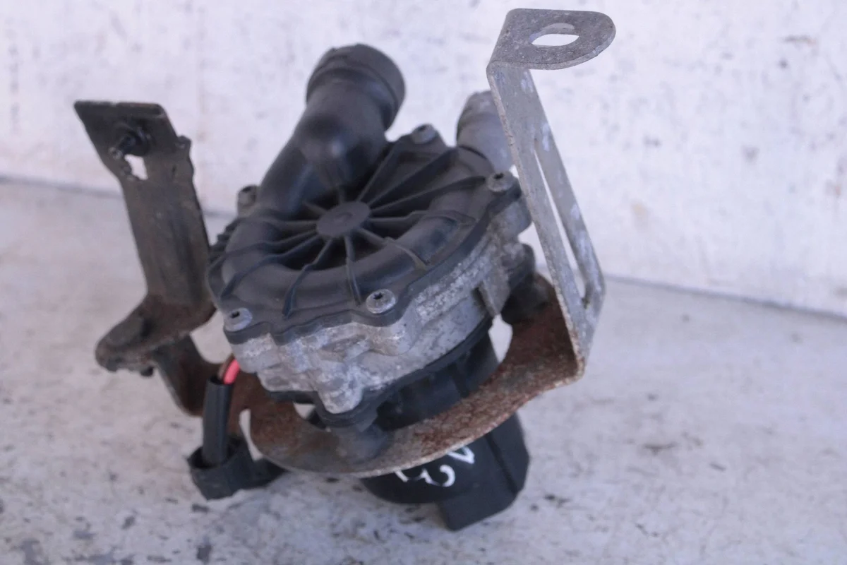 Audi Secondary Air Pump 04E959231A Used image 3