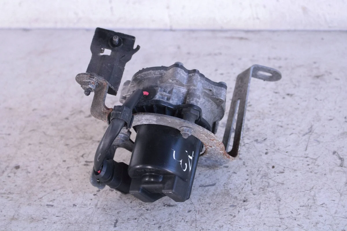 Audi Secondary Air Pump 04E959231A Used image 7