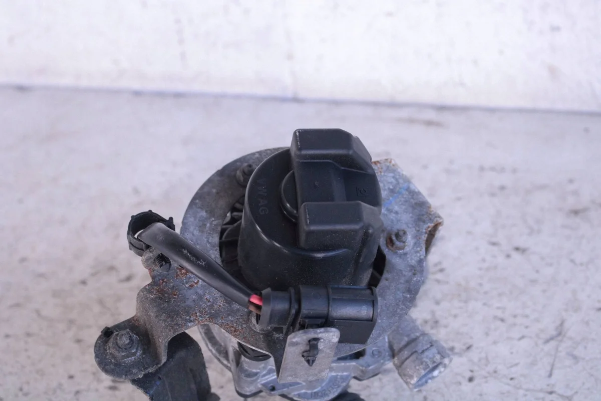 Audi Secondary Air Pump 04E959231A Used image 8