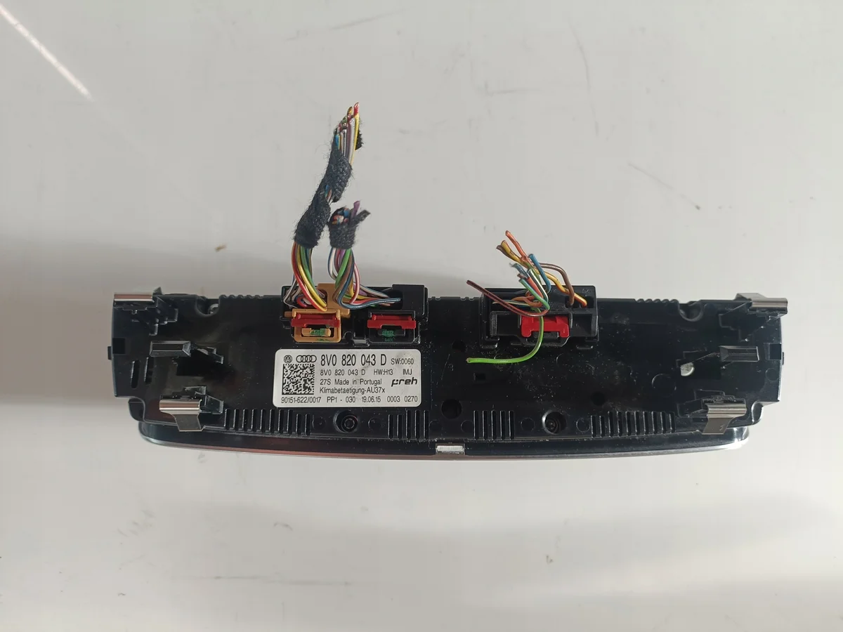 Audi A3 8V Climate Control Panel 8V0820043D image 3