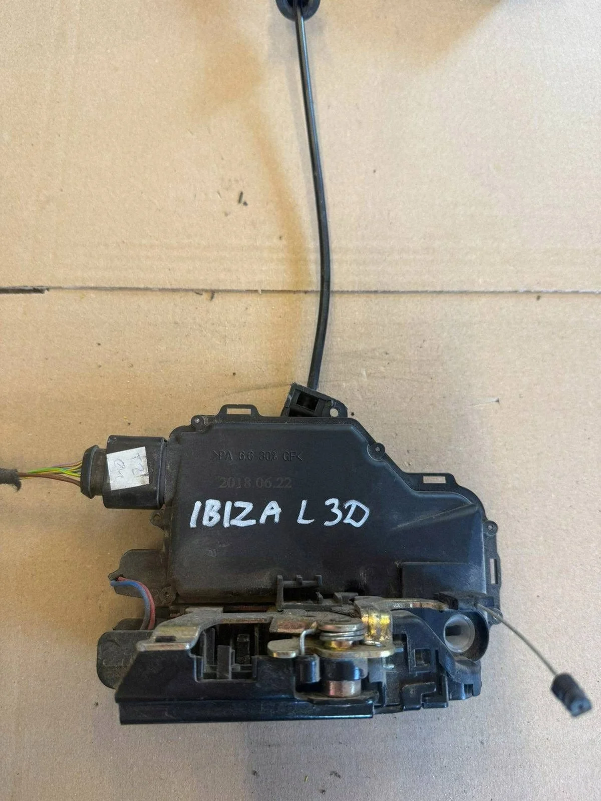 Schloss vorne links Seat Ibiza III 8PIN EBU632 image 3