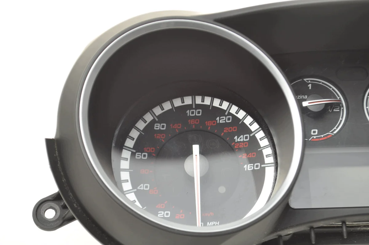 Tacho Alfa Romeo Giulietta 1.8 TBi 235KM image 8