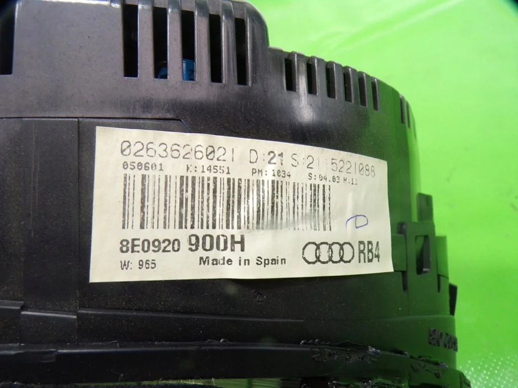 Audi A4 B6 Tacho 8E0920900H gebraucht image 4
