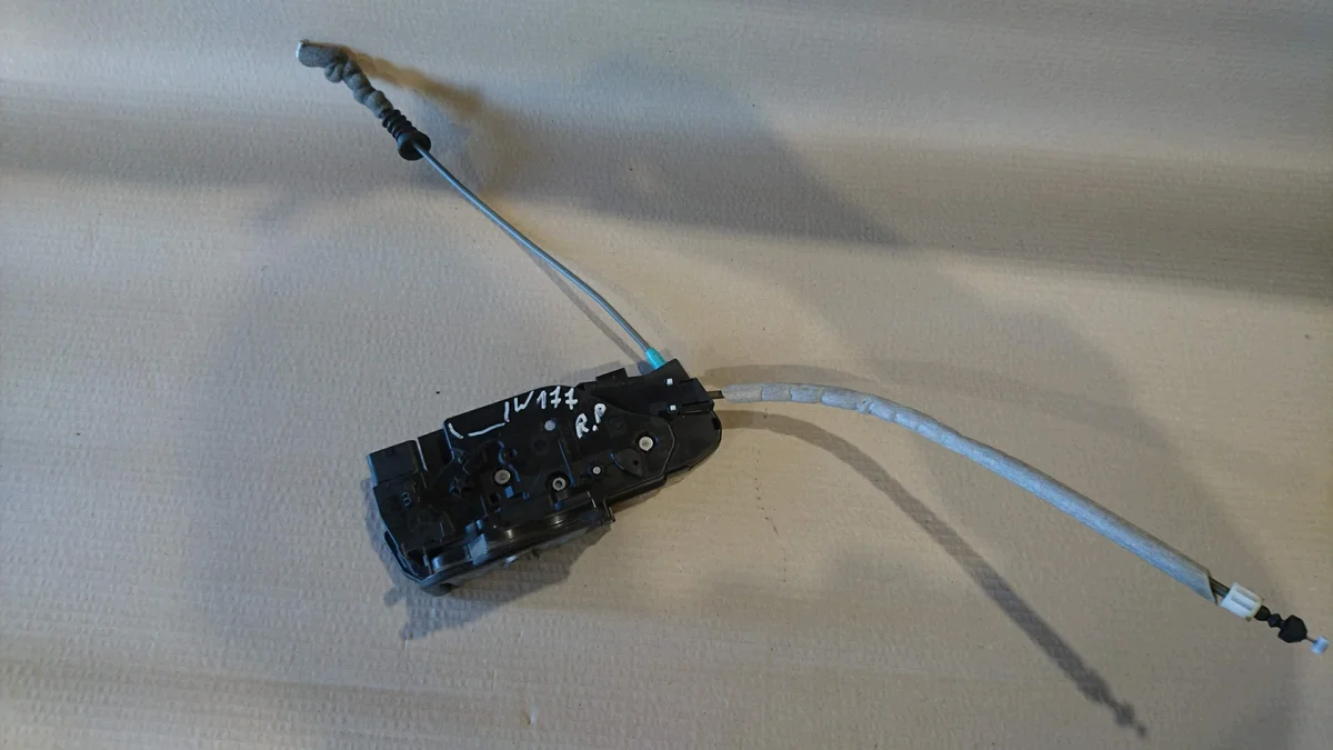 Serrure Porte Avant Droit A-Classe W177