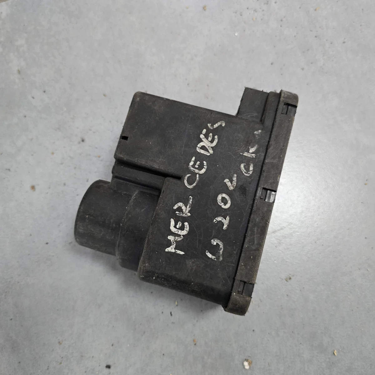 Pompe central verrouillage Mercedes-Benz E W210 2028001948
