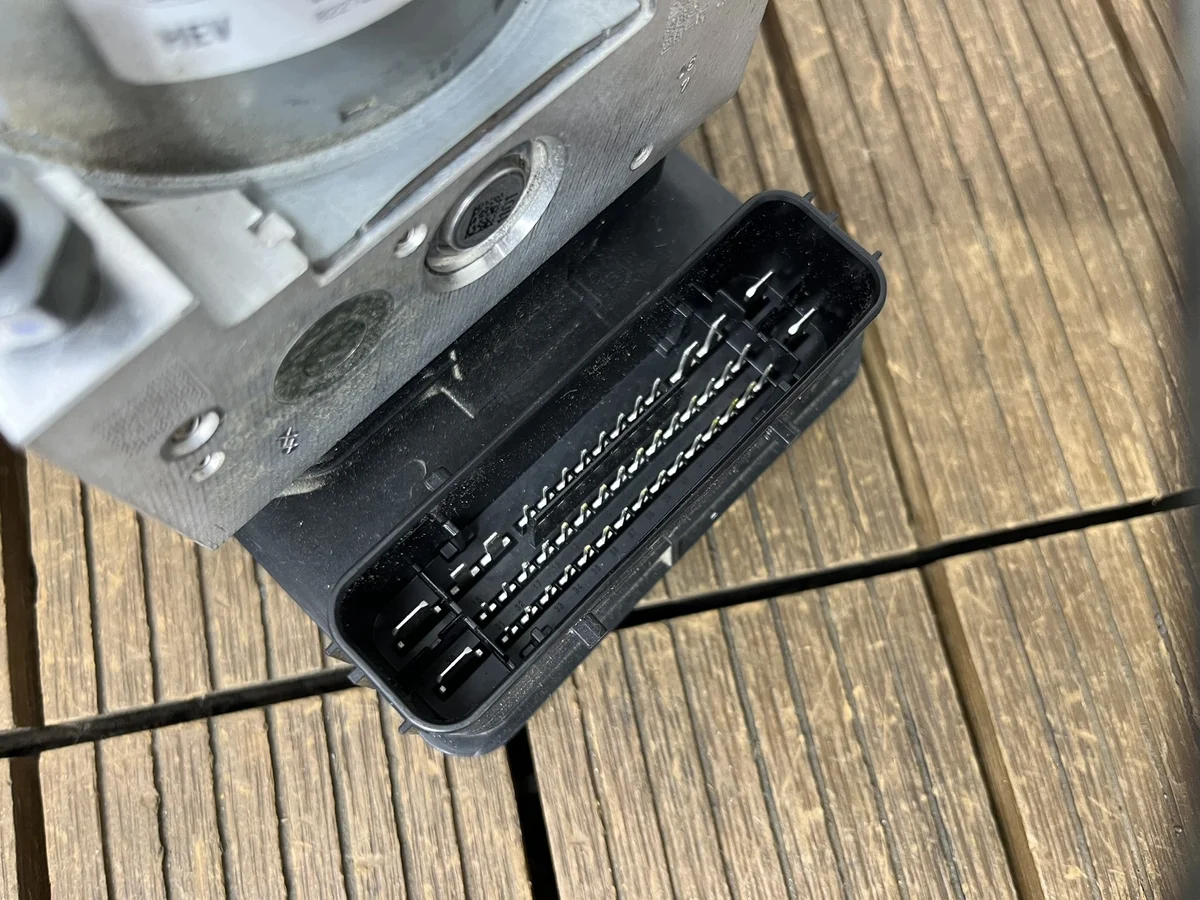 Ford Mondeo MK5 14-18 2.0 Hybrid ABS Pumpe image 4