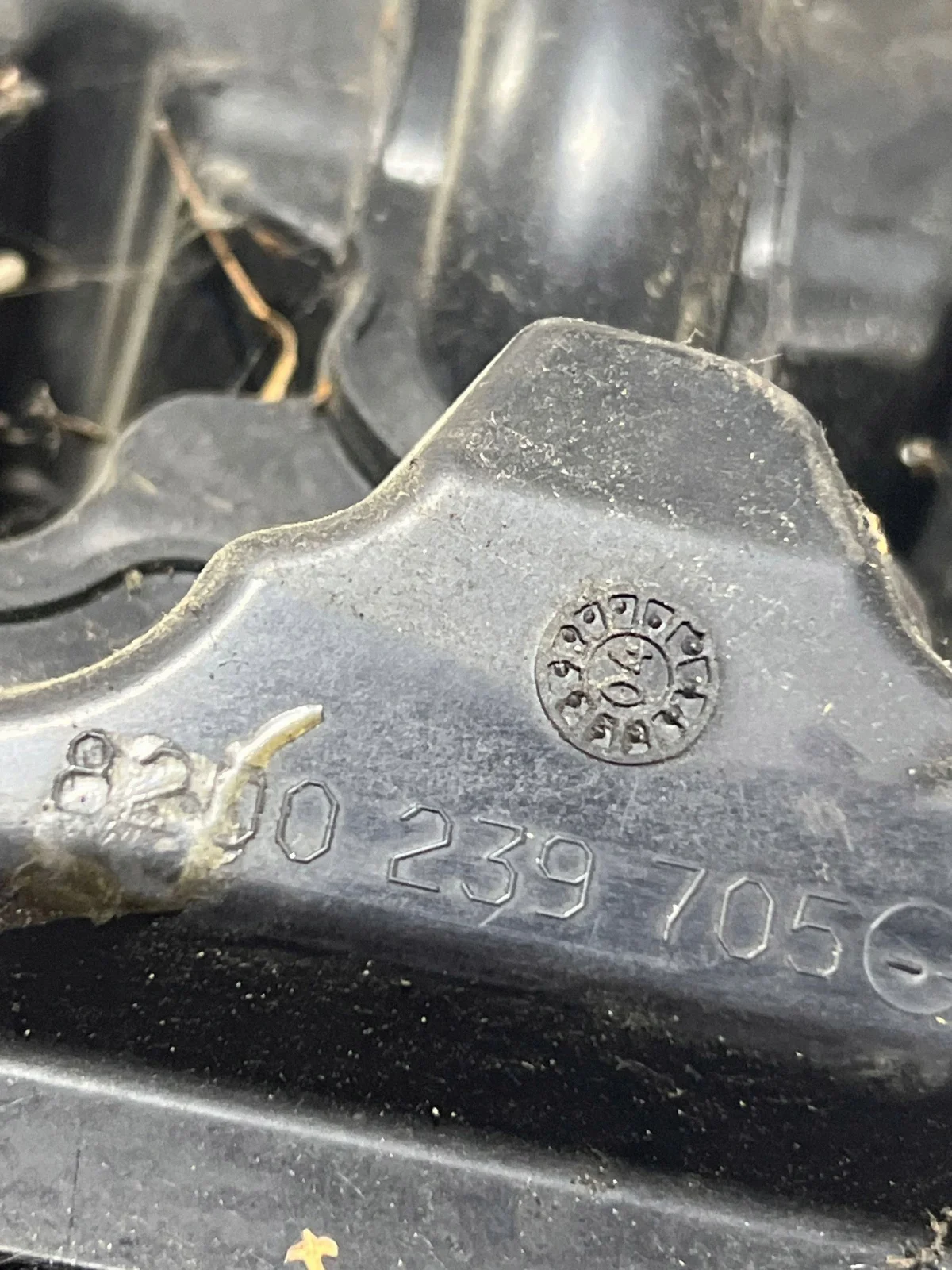 Valve Cover 8200239705 Renault Master II 2.5 DCI image 3