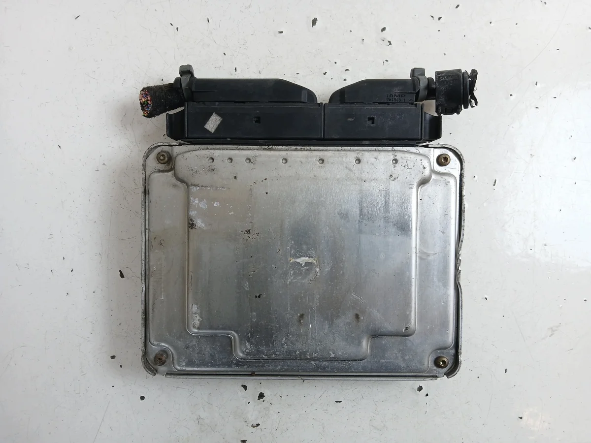 VW Passat B5 Golf IV Bora Engine Control Unit image 3