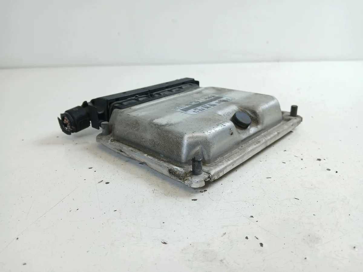 VW Passat B5 Golf IV Bora Engine Control Unit image 5