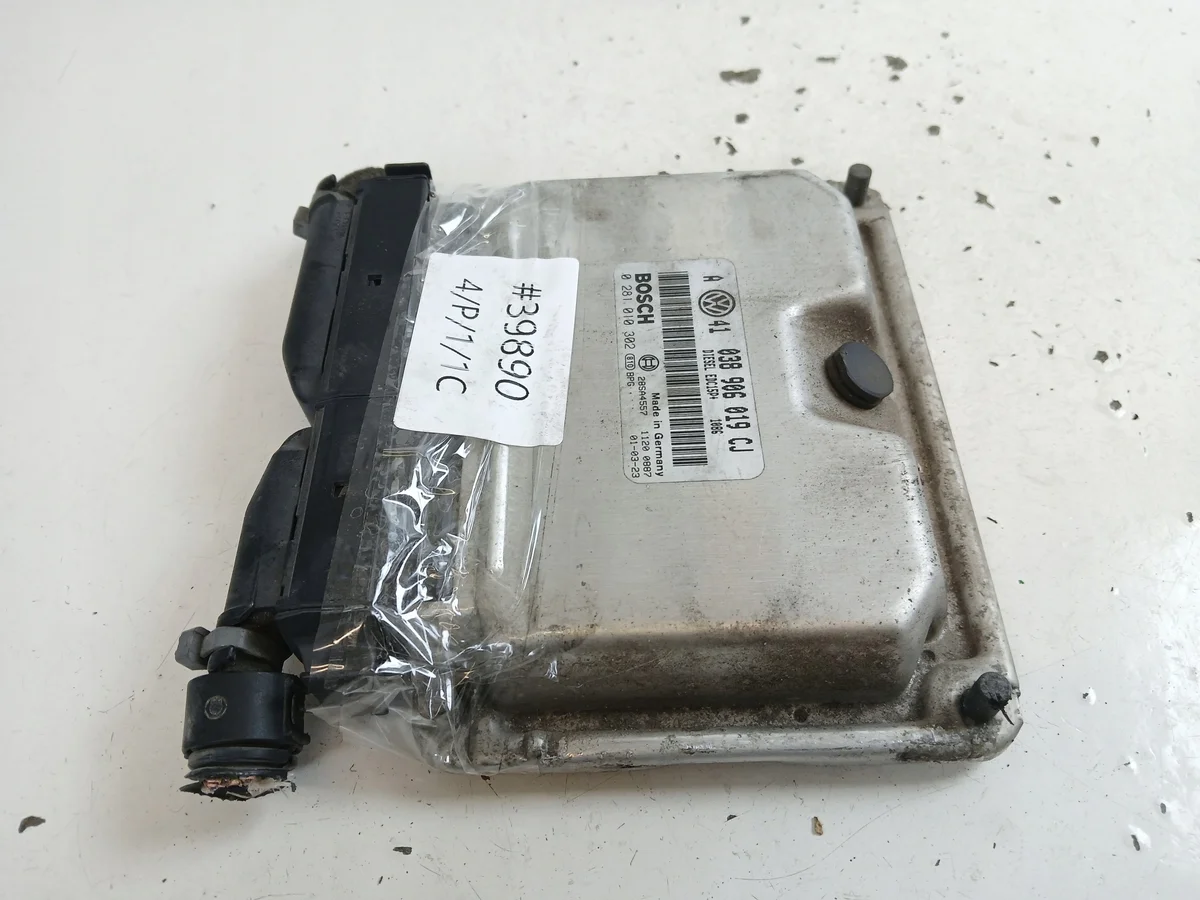 VW Passat B5 Golf IV Bora Engine Control Unit image 6
