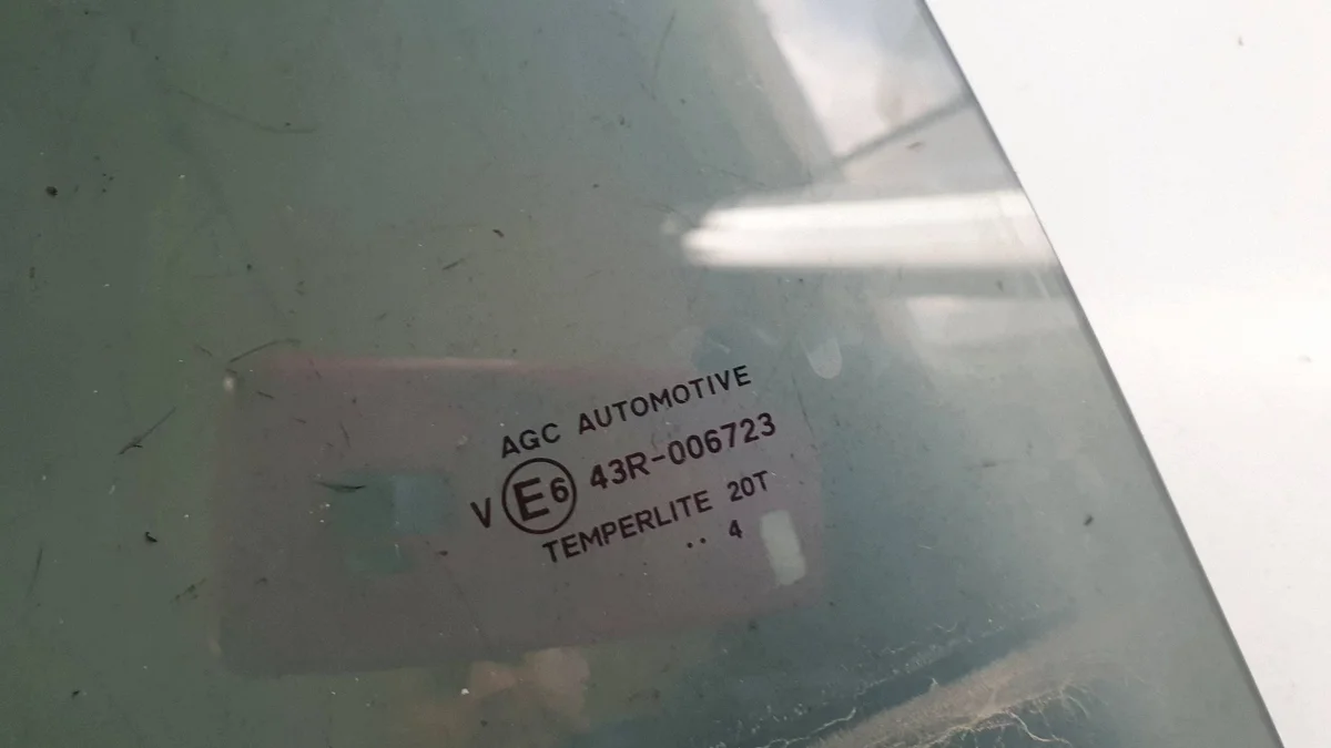 Toyota Yaris IV 24r Türscheibe rechts hinten image 3