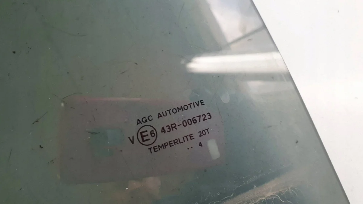 Toyota Yaris IV 24r Türscheibe rechts hinten image 4