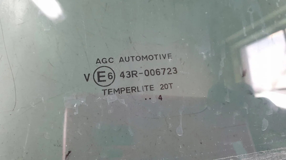Toyota Yaris IV 24r Türscheibe links hinten image 4