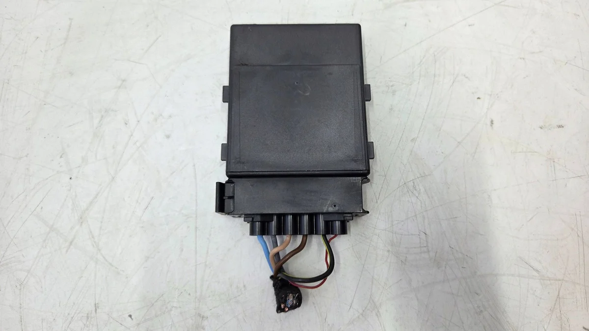 Audi Q7 4M polttoainepumpun ohjain