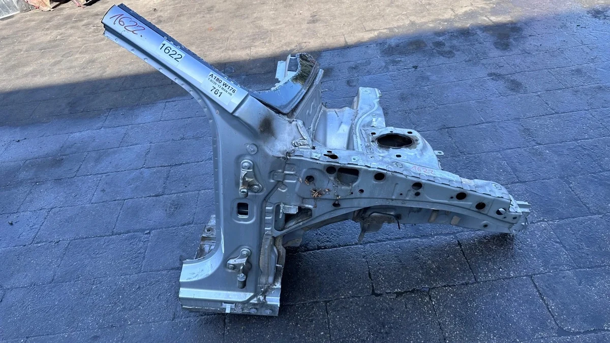 Longeron seuil droit Mercedes Classe A W176