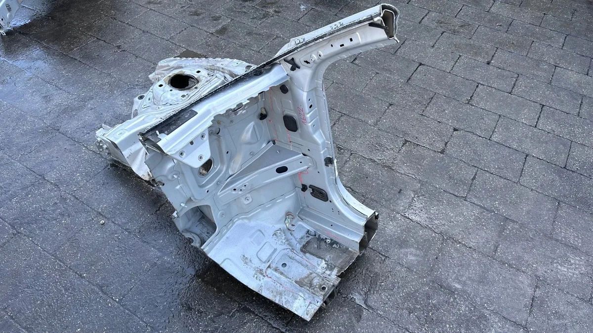 Schweller rechts Mercedes A W176 gebraucht image 6