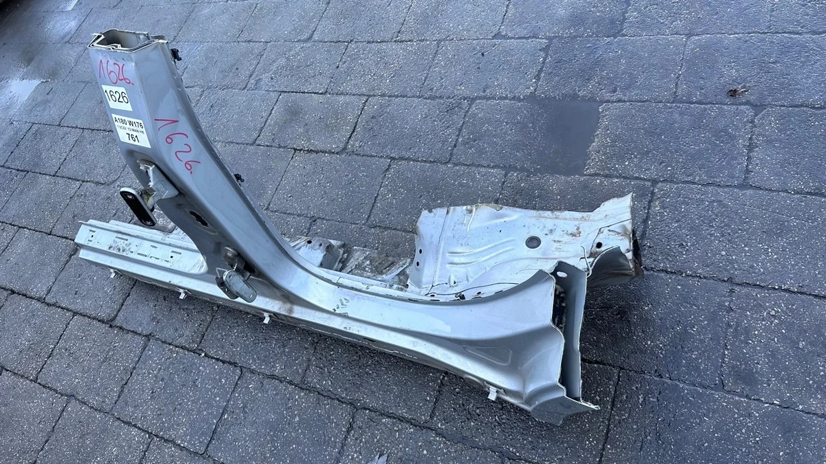 Schweller links Mercedes-Benz A-Klasse W176 image 4