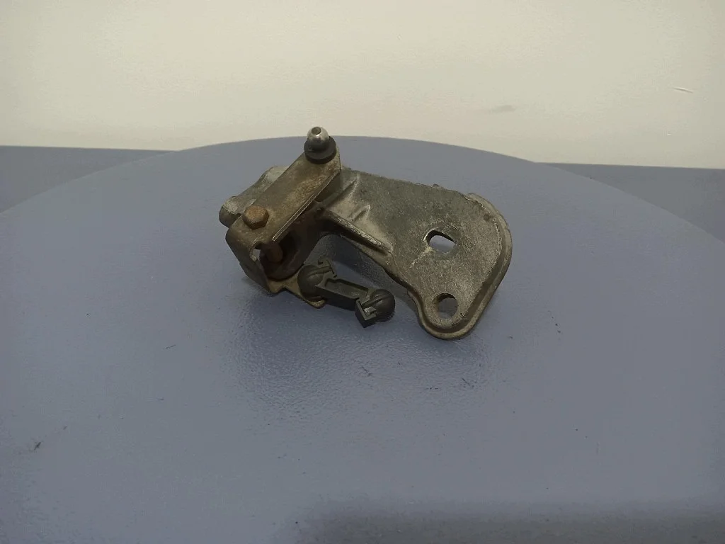 VW Golf III 1.9 D Gearbox Mount 1H0199353D