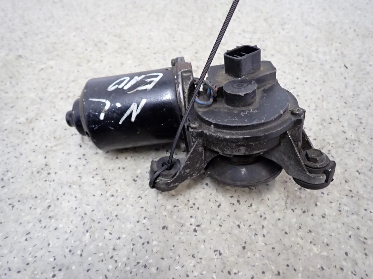 Motor Limpa Para-brisa Toyota Corolla E10 Usado image 3