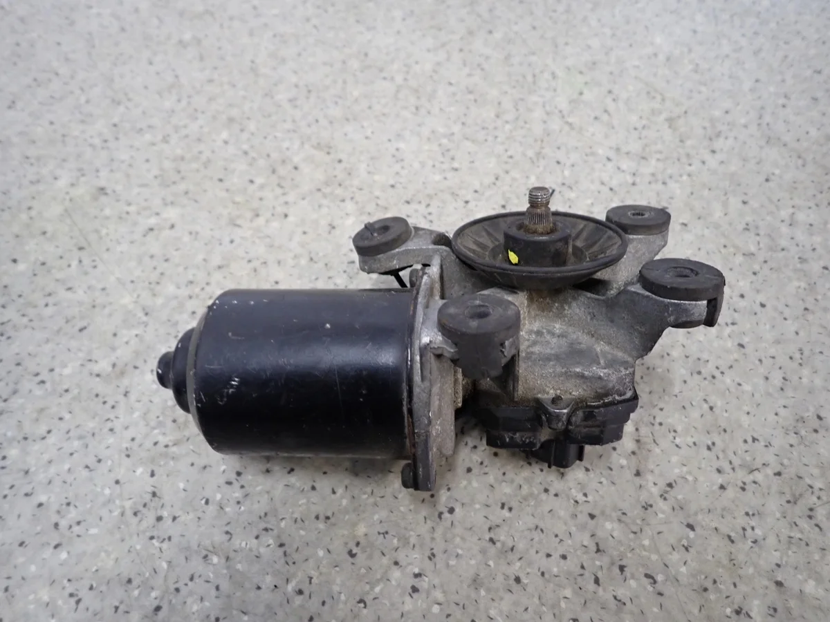 Motor Limpa Para-brisa Toyota Corolla E10 Usado image 5