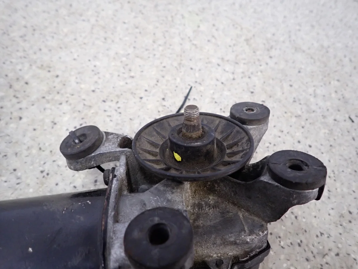 Motor Limpa Para-brisa Toyota Corolla E10 Usado image 6