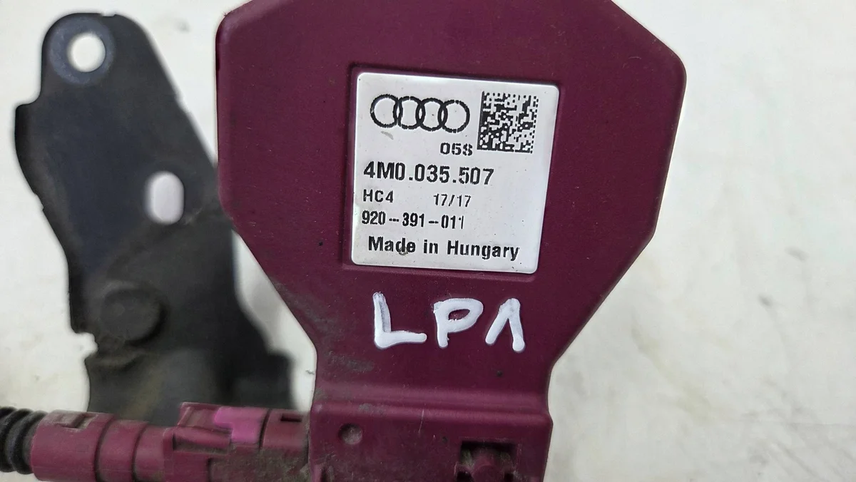 Amplificador Antena Audi RSQ8 Q8 4M0035507 Usado image 3
