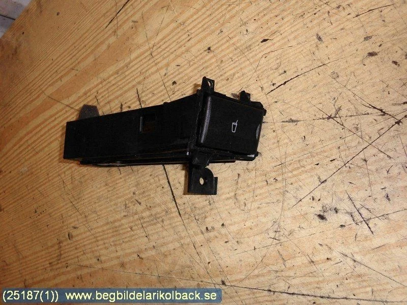 Portabicchieri Ford Mondeo Mk III 2001 BEG6962