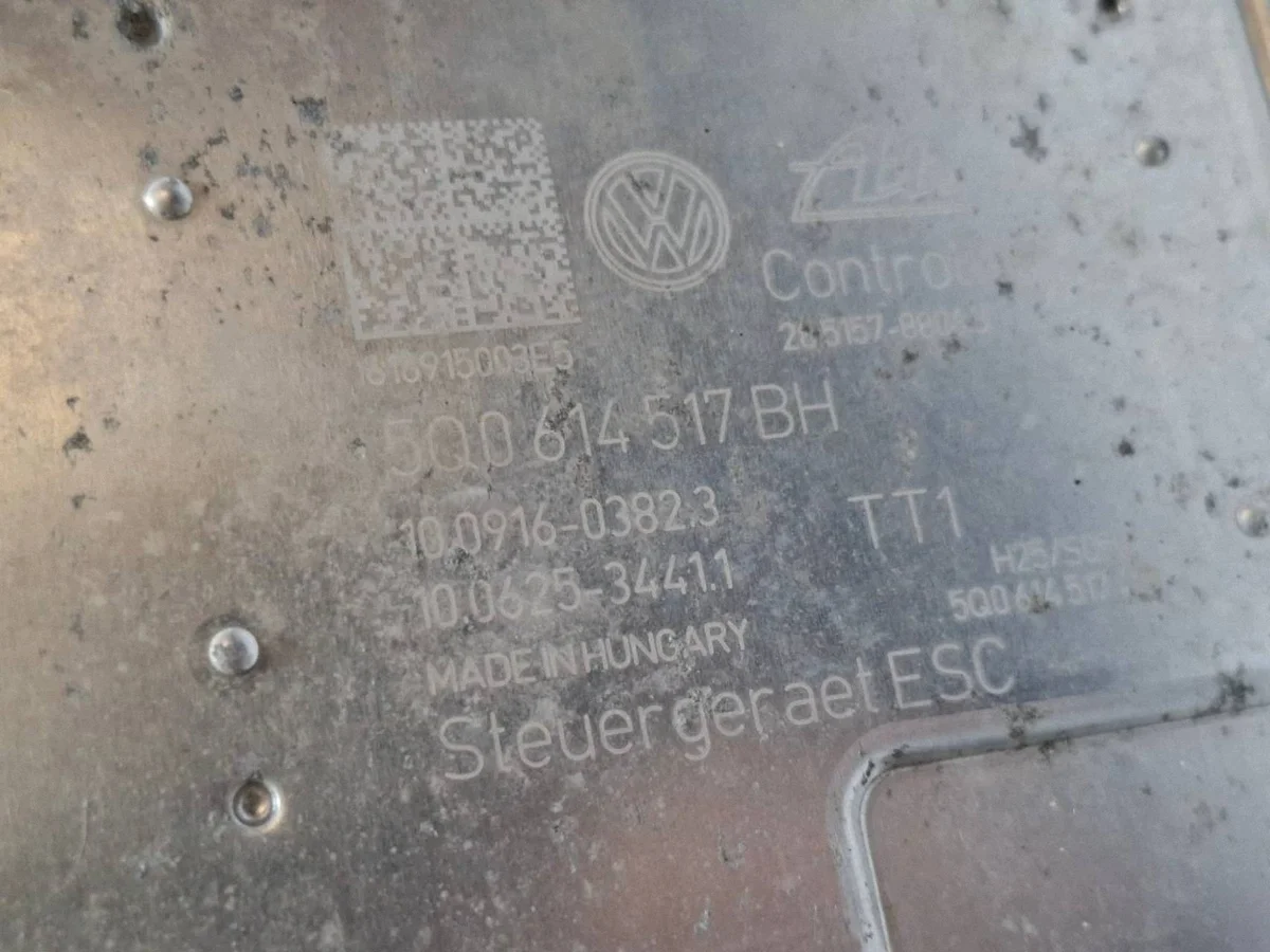 VW Tiguan II ABS-Steuergerät 5Q0614517BH image 10